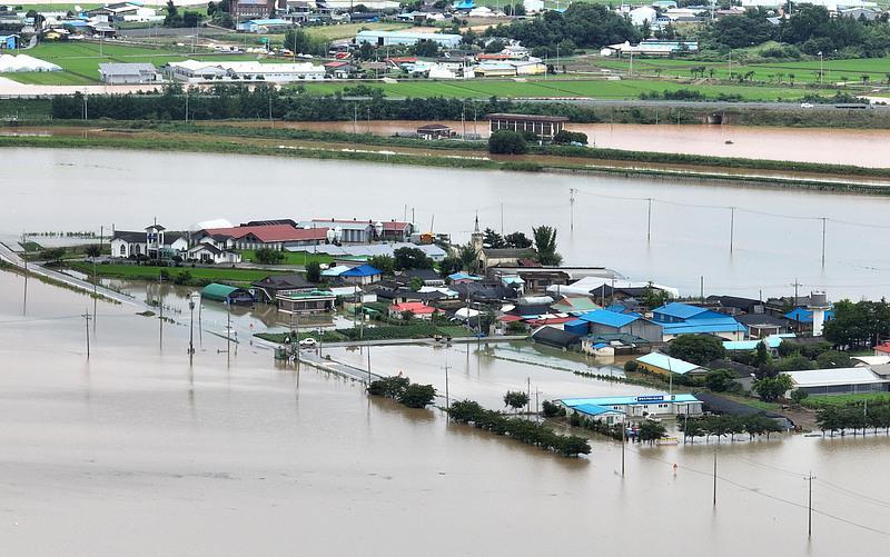 韩国多地遭遇破纪录暴雨 已致4人死亡